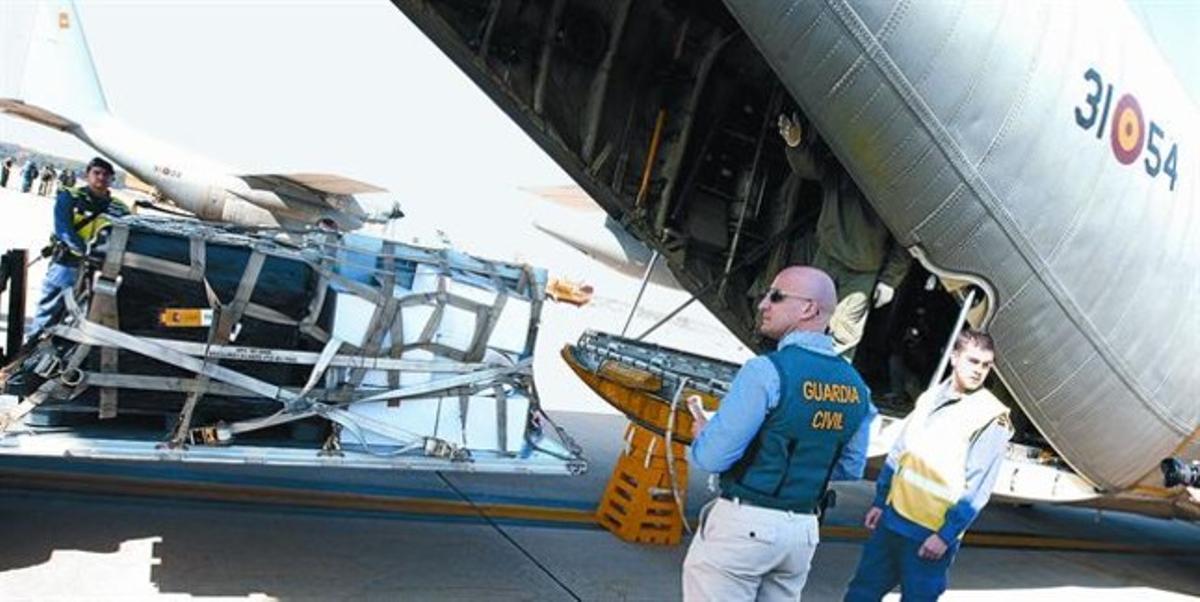 Descarga del tesoro en Madrid, el sábado pasado, procedente de EEUU.