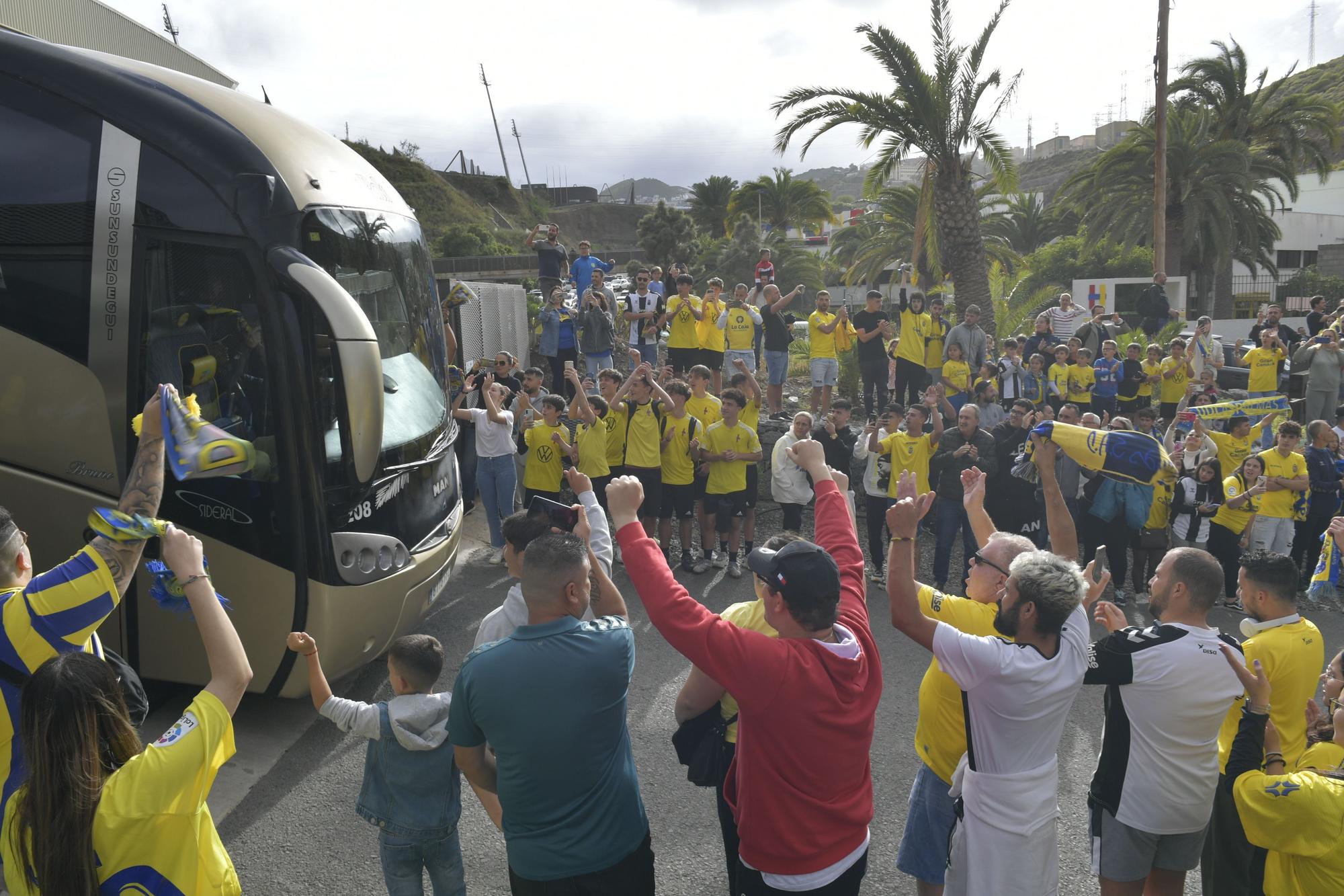 Aficionados despiden a la UD en Barranco Seco antes de ir a Tenerife