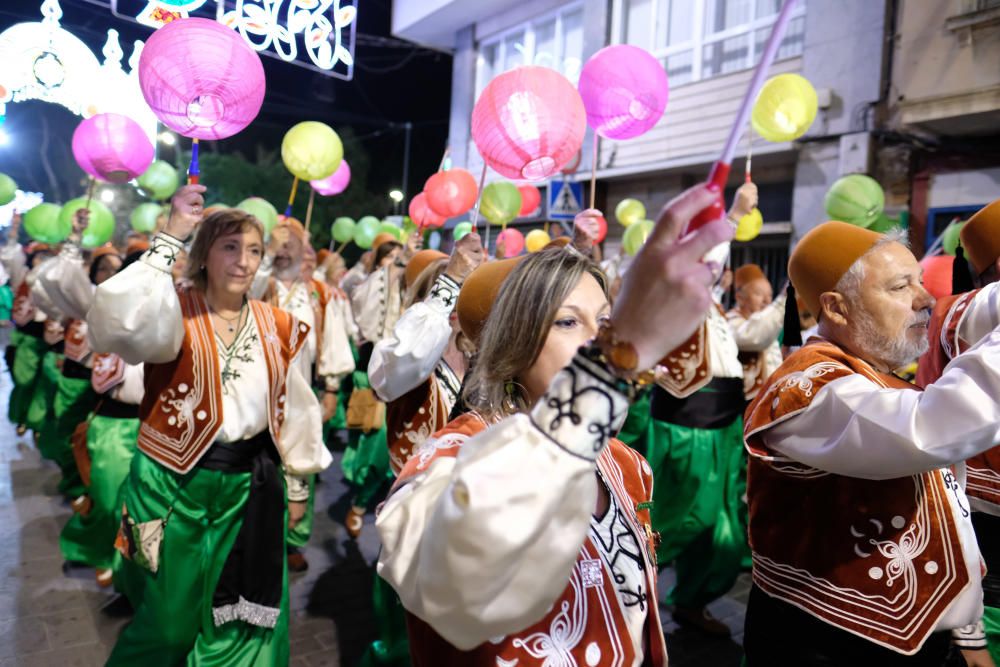 Entusiasmo y júbilo en el esperado desfile de la Retreta de Elda