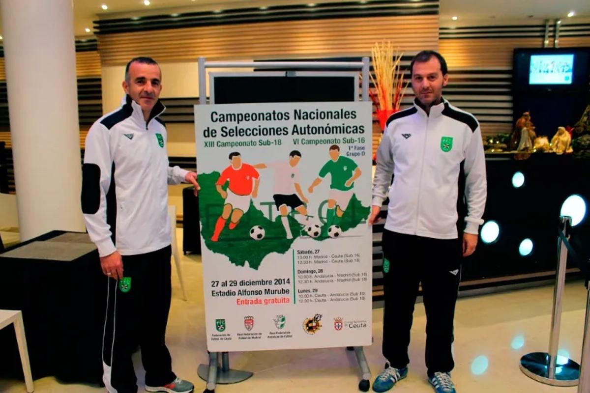 Krios, a la izquierda, como seleccionador de fútbol base en la Federación de Fútbol de Ceuta.