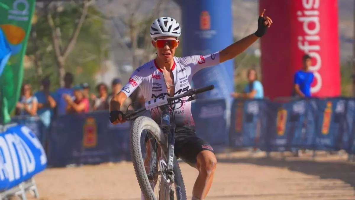 El asturiano Benjamín Noval se proclama campeón de España junior de BTT XCO tras una remontada épica