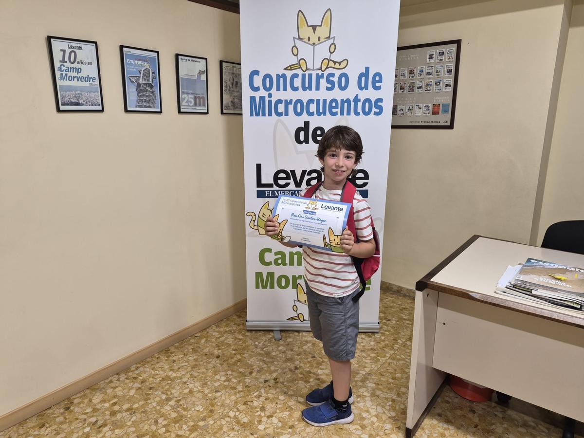Concurso de Microcuentos: Los premiados recogen sus diplomas y regalos