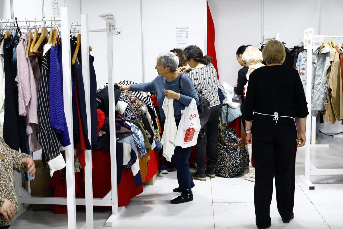 Llenazo en el primer día del Rastrillo Ozanam en el Auditorio de Zaragoza