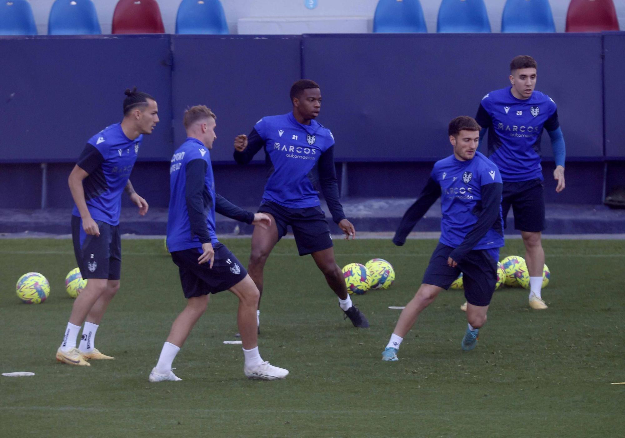 Sesión de entrenamiento del Levante UD