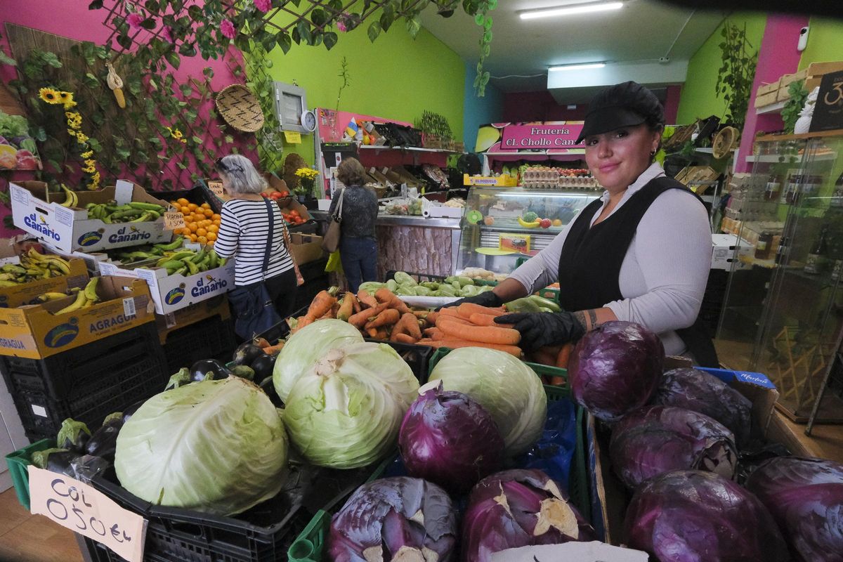 La dueña de la Frutería El Cnollo Canario, Eva María Alonso.