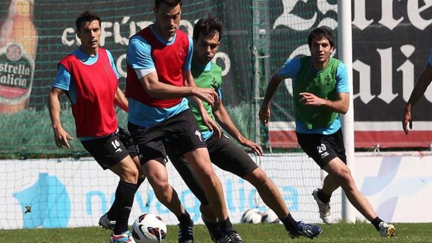 Bellvís, Túñez, Oubiña y Toni, durante un entrenamiento en A Madroa. //  Ricardo Grobas