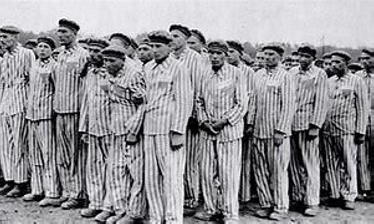 Presos de campos de concentración, donde los españoles, considerados apátridas, eran señalados con un triángulo azul cosido en sus ropas.