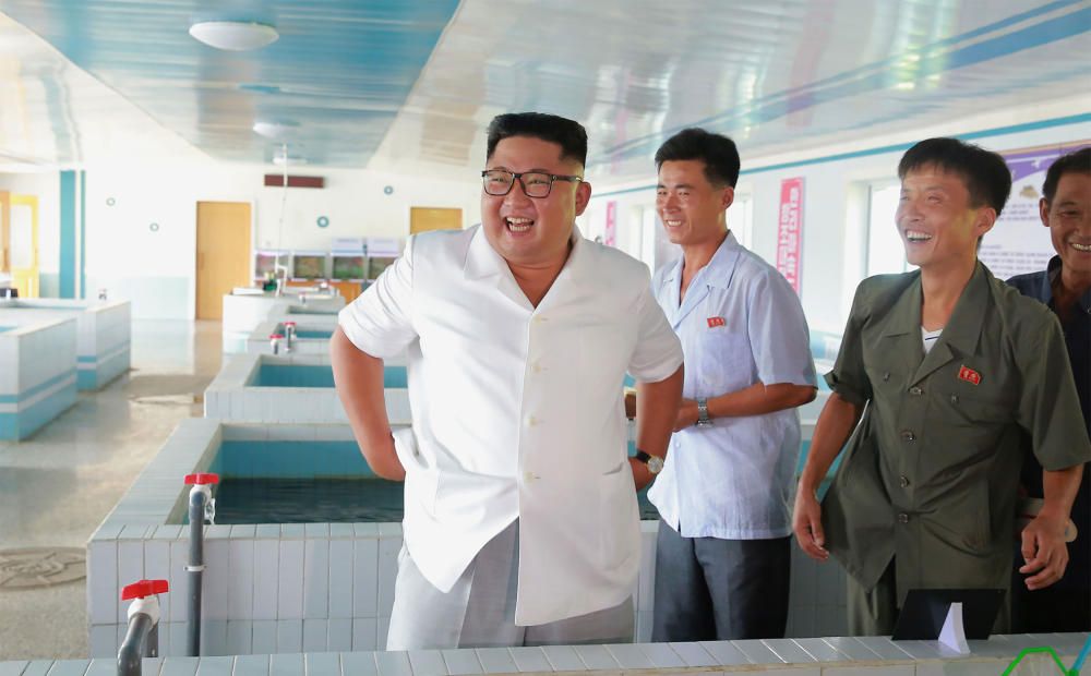 El líder de Corea del Norte, Kim Jon Un, se ha dejado ver en sus últimos actos públicos con un nuevo estilo más desenfadado que dejando atrás el ''modelo Mao'' de la estética comunista.