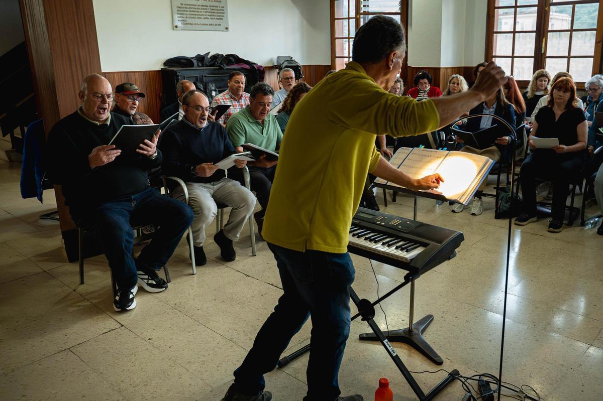 Ensayo Orfeón La Paz para la misa del papa en Tenerife