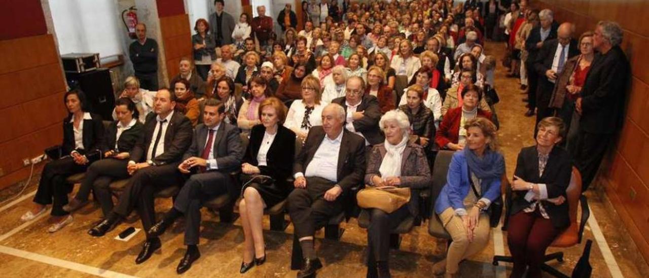 El público asistente a la charla sobre el amor en el auditorio vigués del Areal. // José Lores