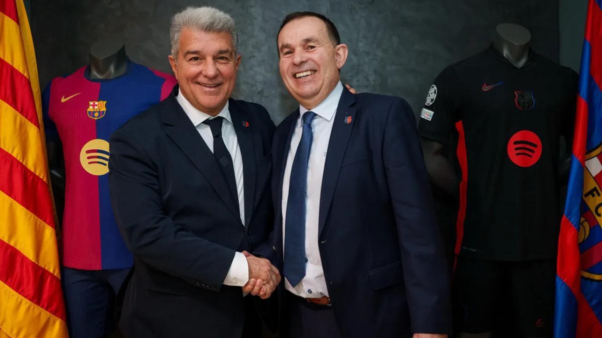 El presidente del FC Barcelona Joan Laporta junto al nuevo directivo Sico Pujol