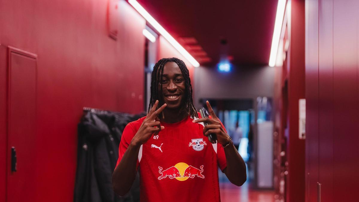Diomande vuelve a Leipzig mientras espera al Real Madrid