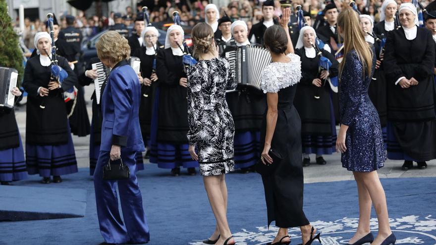 Sinfonía en blanco, negro y azul, en un alarde de discreta elegancia