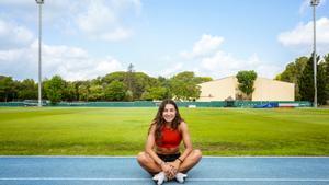 Sara Gallego, en la pista de atletismo del CAR de Sant Cugat. 