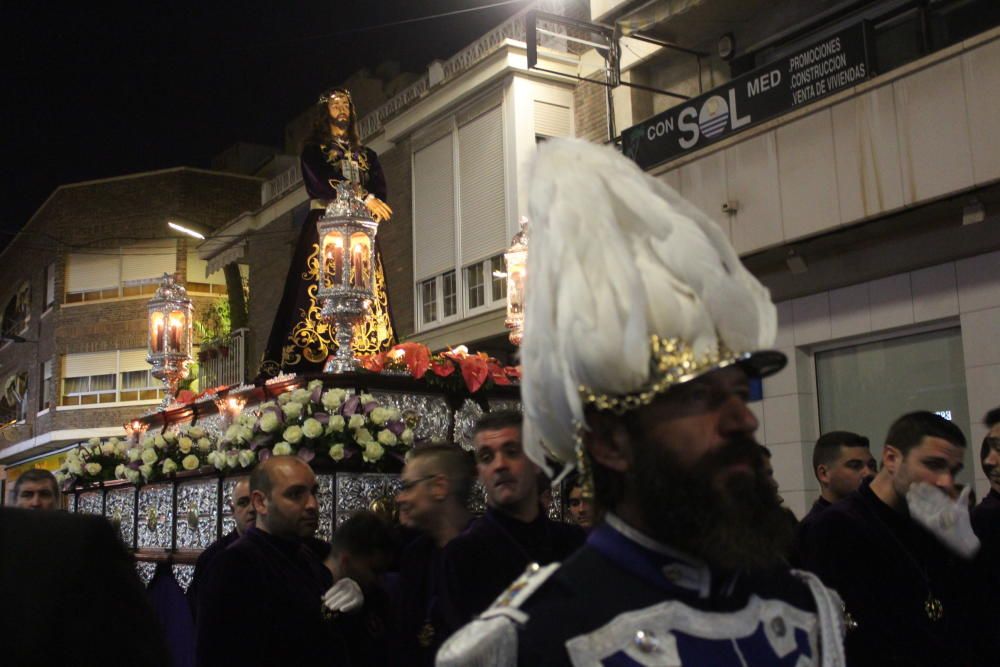 Seis cofradías y siete pasos -faltó el de San Pedro Arrepentido- desfilaron el Lunes Santo en Torrevieja.