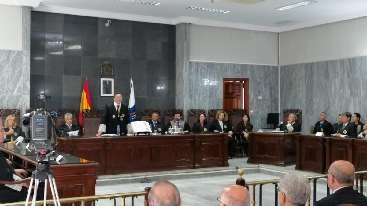 Un momento de la toma posesión de María Farnés como fiscal jefe de Canarias.