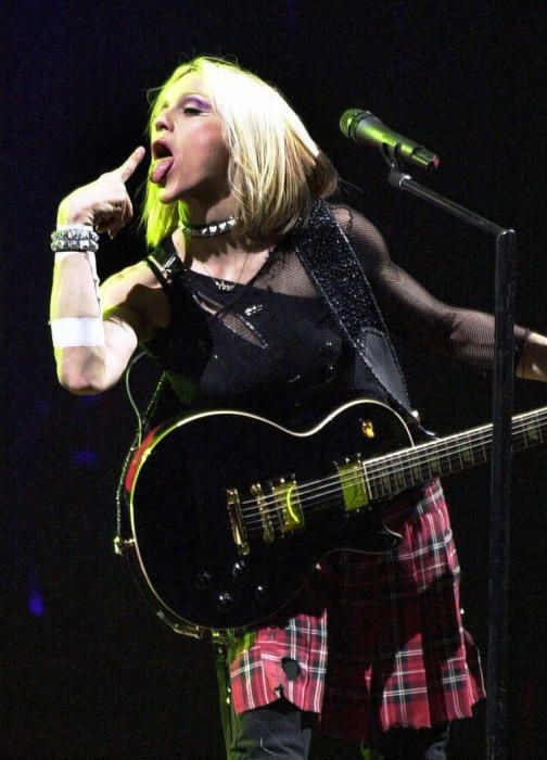 La cantante Madonna congregó a 18.000 personas en el Palau Sant Jordi de Barcelona en el estreno mundial de su gira "The drowned worl tour".