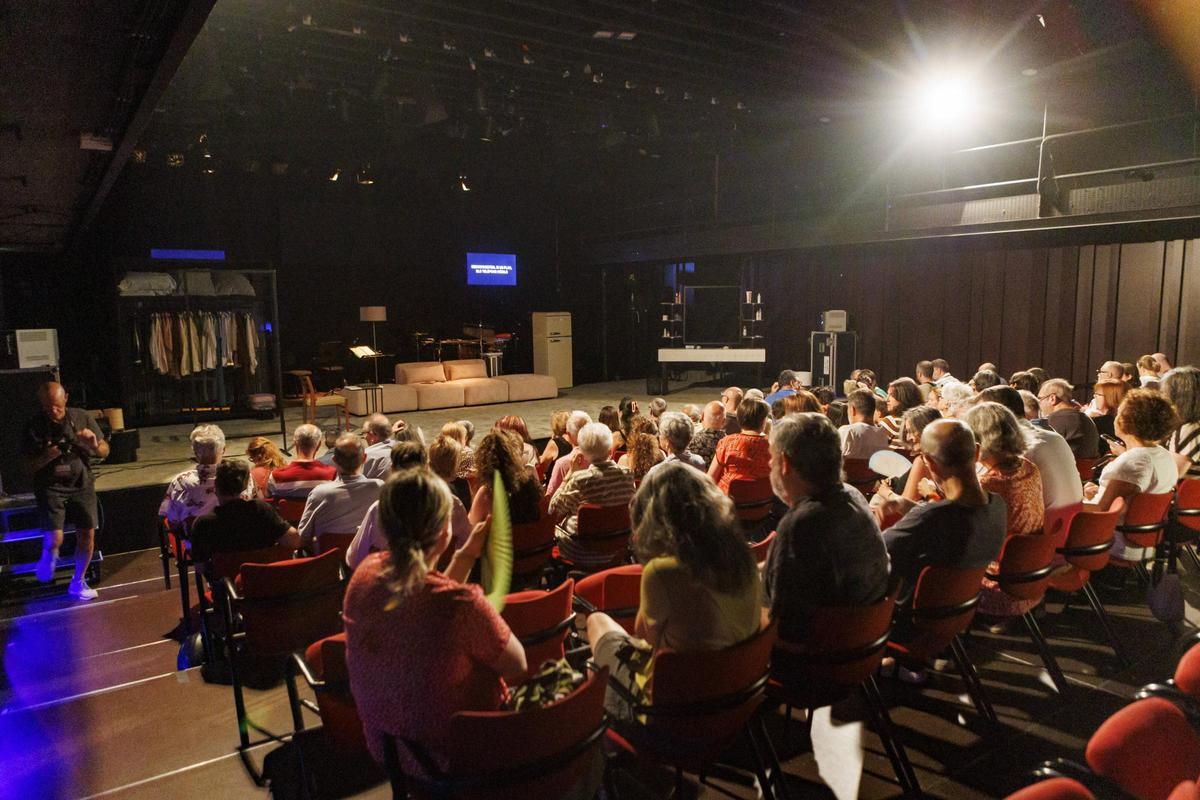 El públic que va omplir, ahir, la sala petita del Kursaal