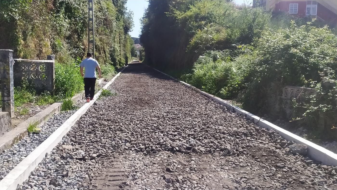 La senda verde de Chapela ya se deja ver