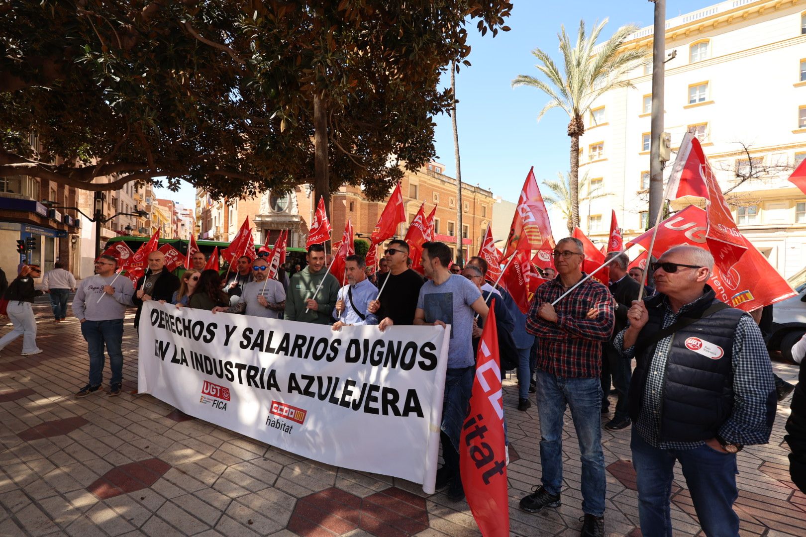 Galerías: Los sindicatos se movilizan en Castellón por el convenio de la cerámica tras el bloqueo de la negociación