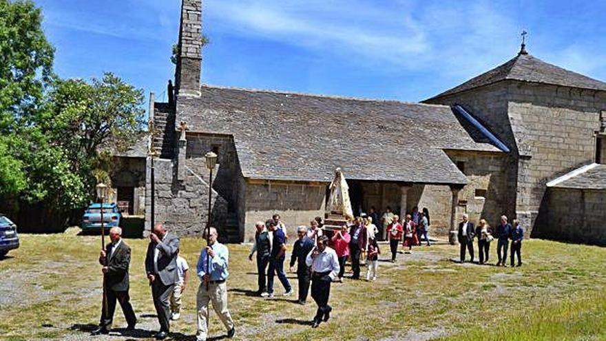 La Virgen del Rosario de Terroso recorre el Camino de Santiago