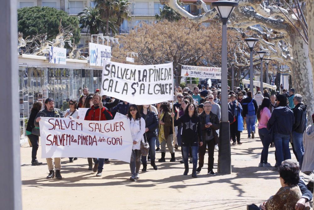 Manifestació de la plataforma Salvem la Pineda d''en Gori a Palamós