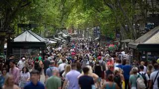 Barcelona empieza a abrir las tiendas los domingos y festivos en la zona turística