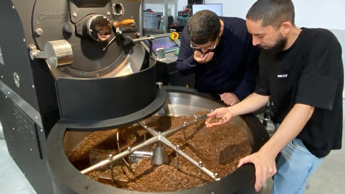 La tostadora que tiene Syra Coffee en la sede central de la compañía, en L'Hospitalet de Llobregat.