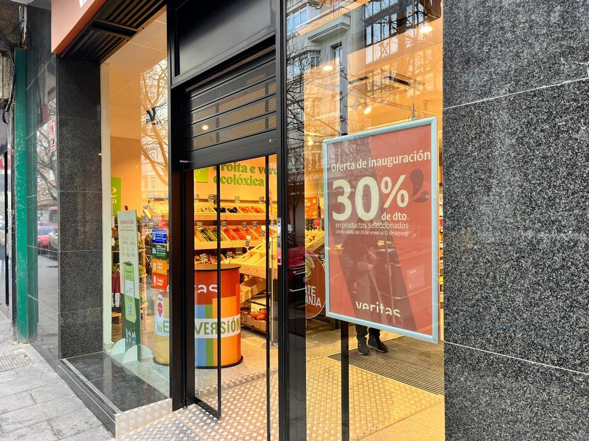 Entrada de la nueva tienda