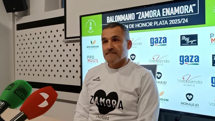 Diego Soto, entrenador del Balonmano Zamora: &quot;Somos más y con mejores aptitudes&quot;