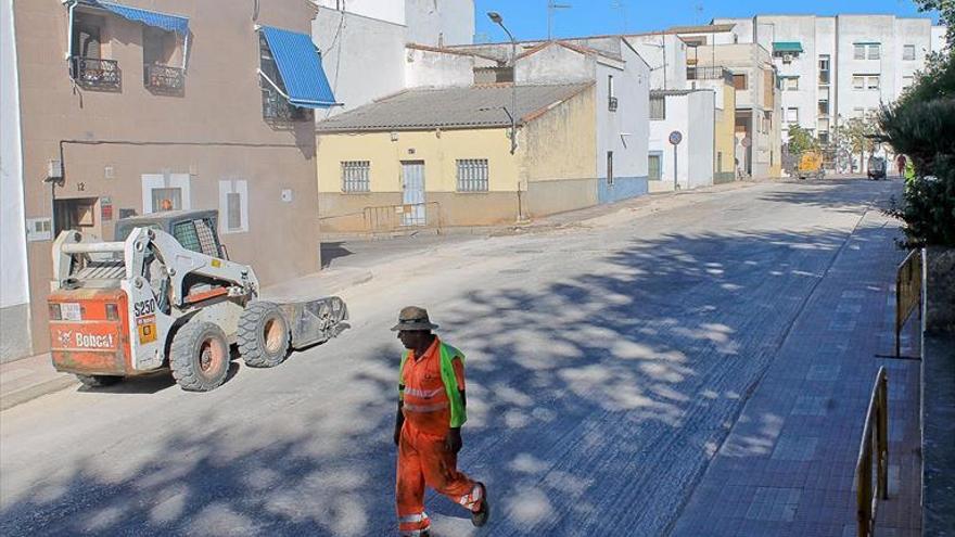 La calle Venezuela, la primera en pasar por el quirófano de la campaña de asfalto