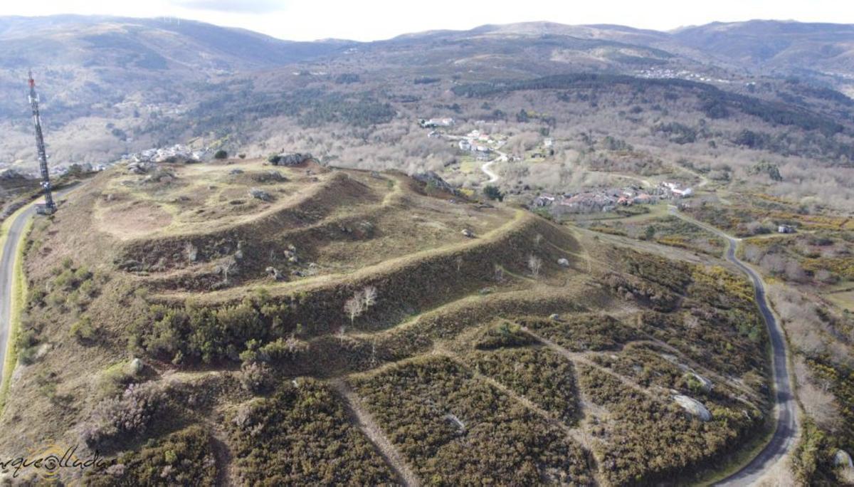 Vista aérea do castro de San Vicenzo de Avión. Breogán Arqueoloxía