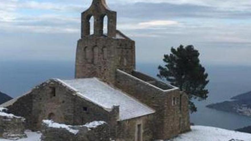 La neu arriba tímidament a l&#039;Alt Empordà