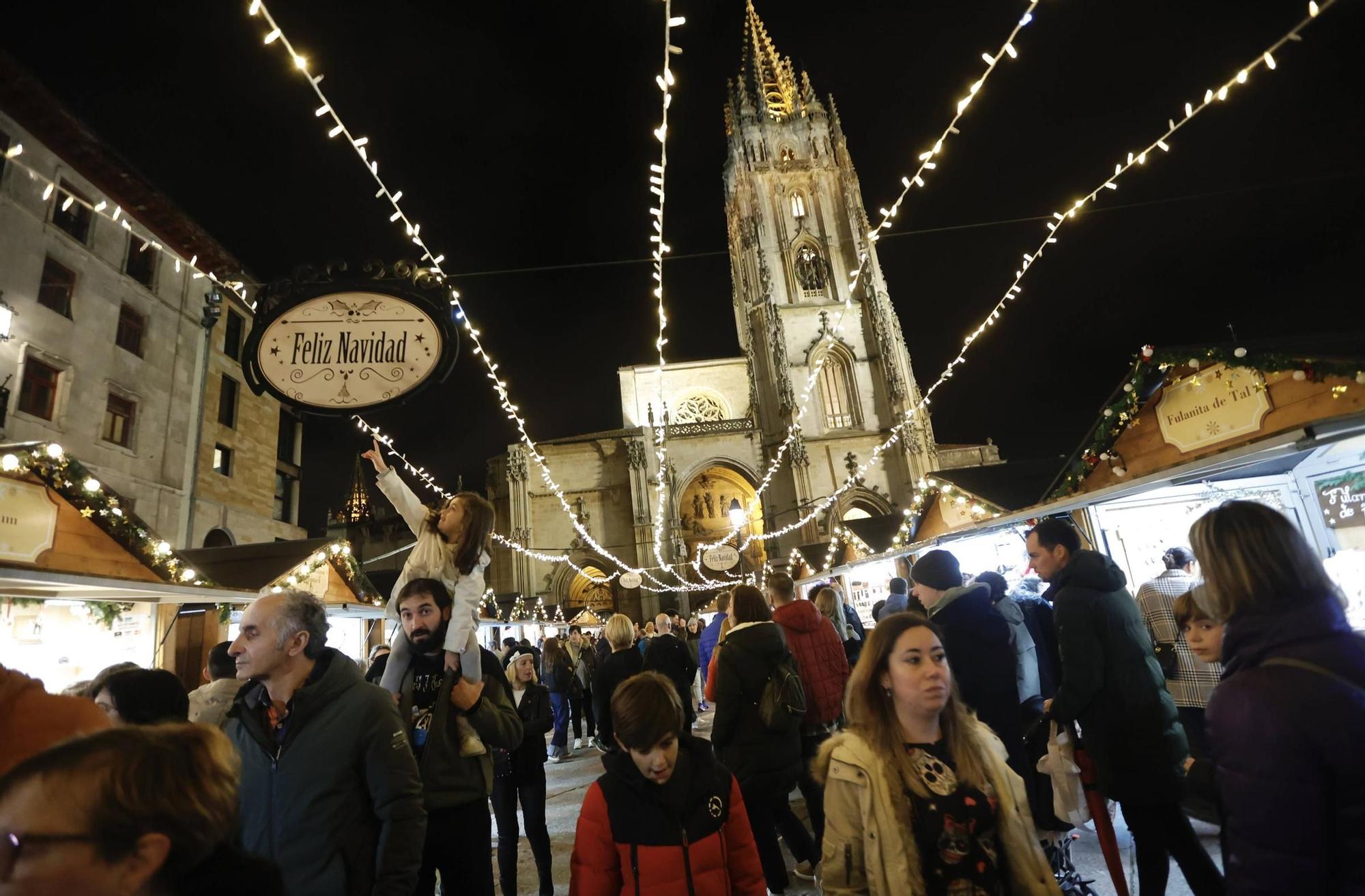 EN IMÁGENES: Asturias y sus visitantes "flipan" a más de 20 grados en Navidad: "Esto no es normal