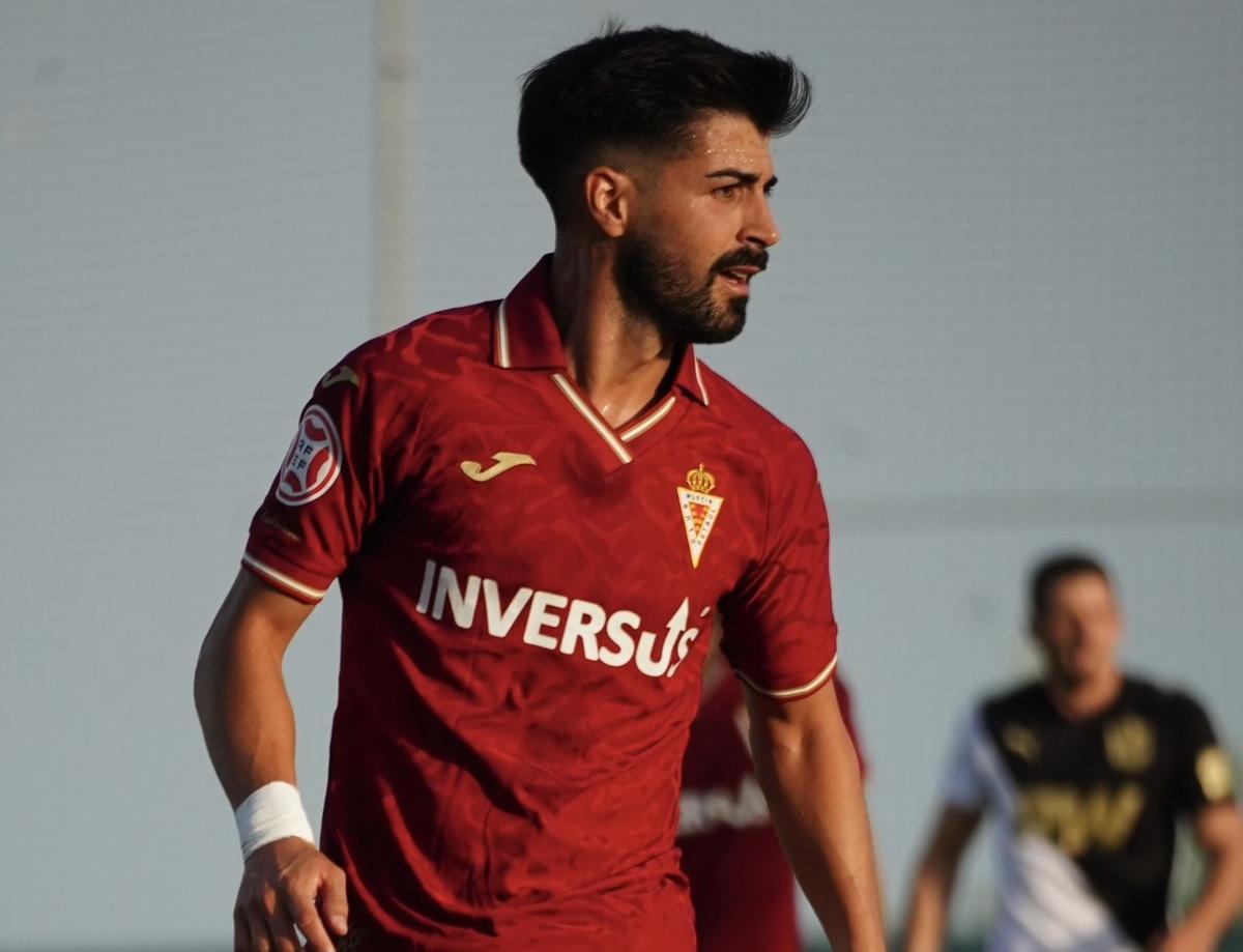 Chema Núñez, del Real Murcia, durante un amistoso esta pretemporada.