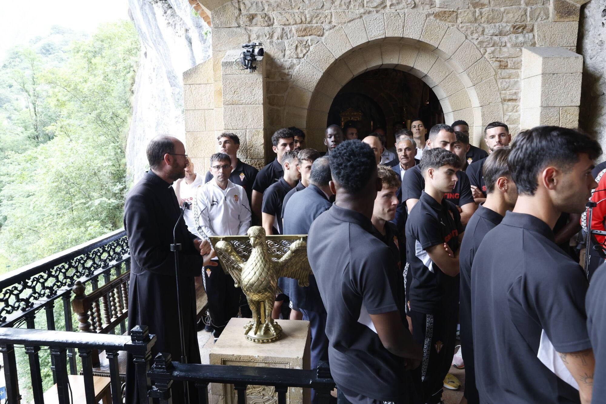 EN IMÁGENES: Visita del Sporting a La Santina en Covadonga