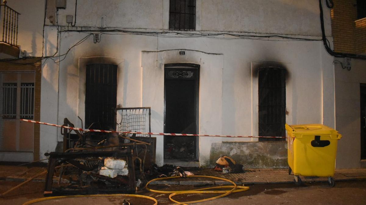 La vivienda fue precintada por los bomberos.