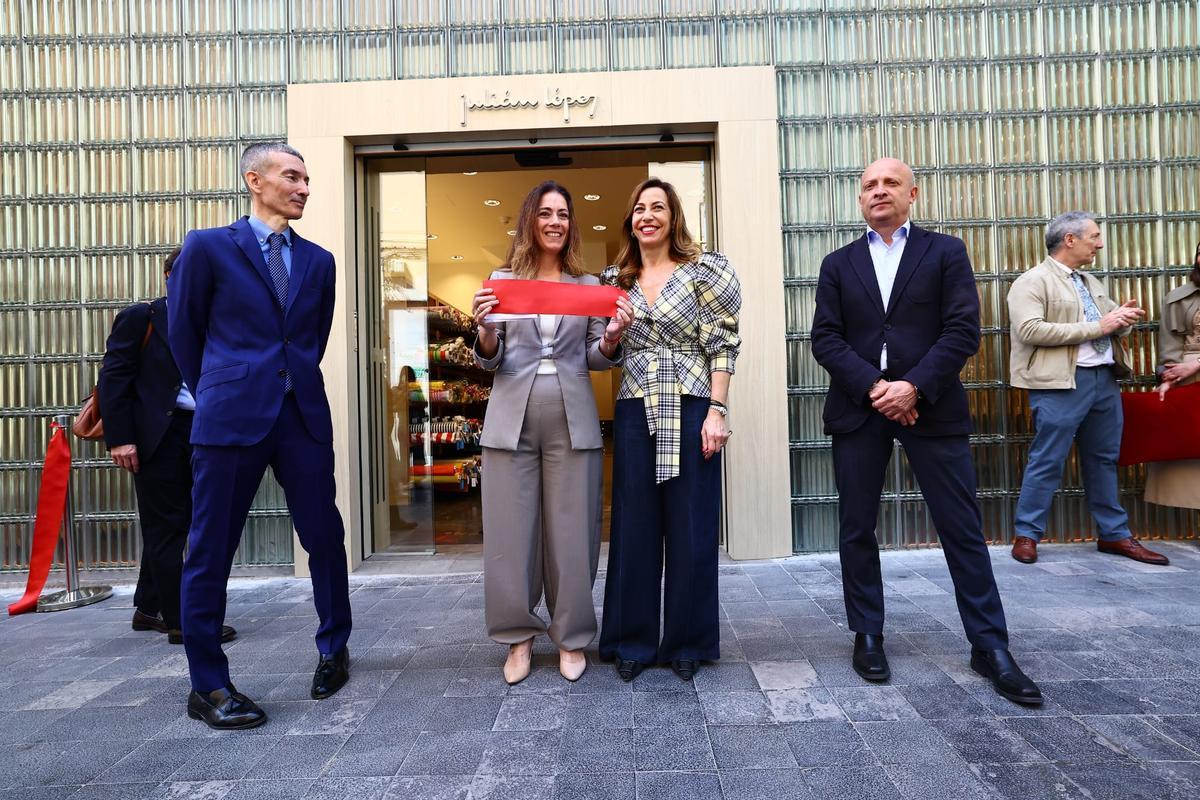 Inauguración de Julián López