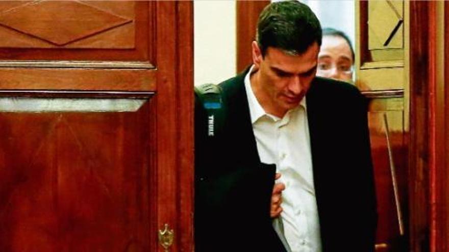 El socialista Pedro Sánchez protagonitza la primera investidura fallida de la democràcia