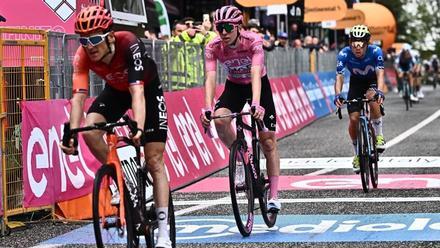 Tadej Pogacar sigue líder del Giro