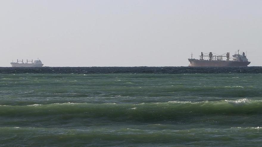 Irán promete venganza mientras su parlamento reclama el cierre del estrecho de Ormuz
