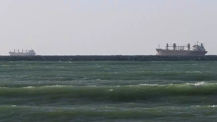 Irán promete venganza mientras su parlamento reclama el cierre del estrecho de Ormuz