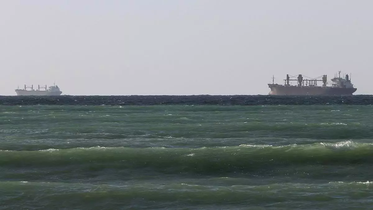 Irán promete venganza mientras su parlamento reclama el cierre del estrecho de Ormuz