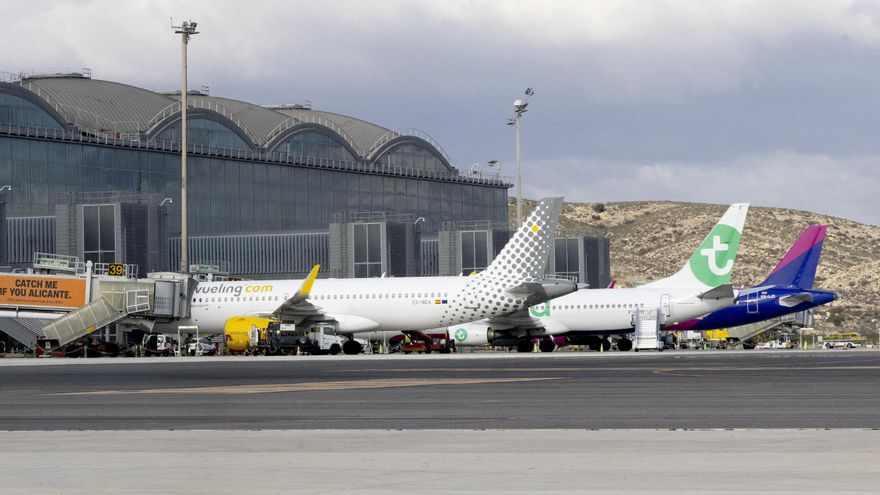 Vueling pone más de un millón de asientos y suma un quinto avión en Alicante para este invierno