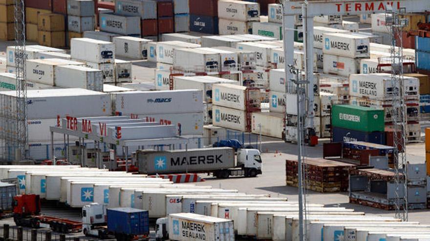 Contenedores de Maersk en el Puerto de Vigo. // R. Grobas