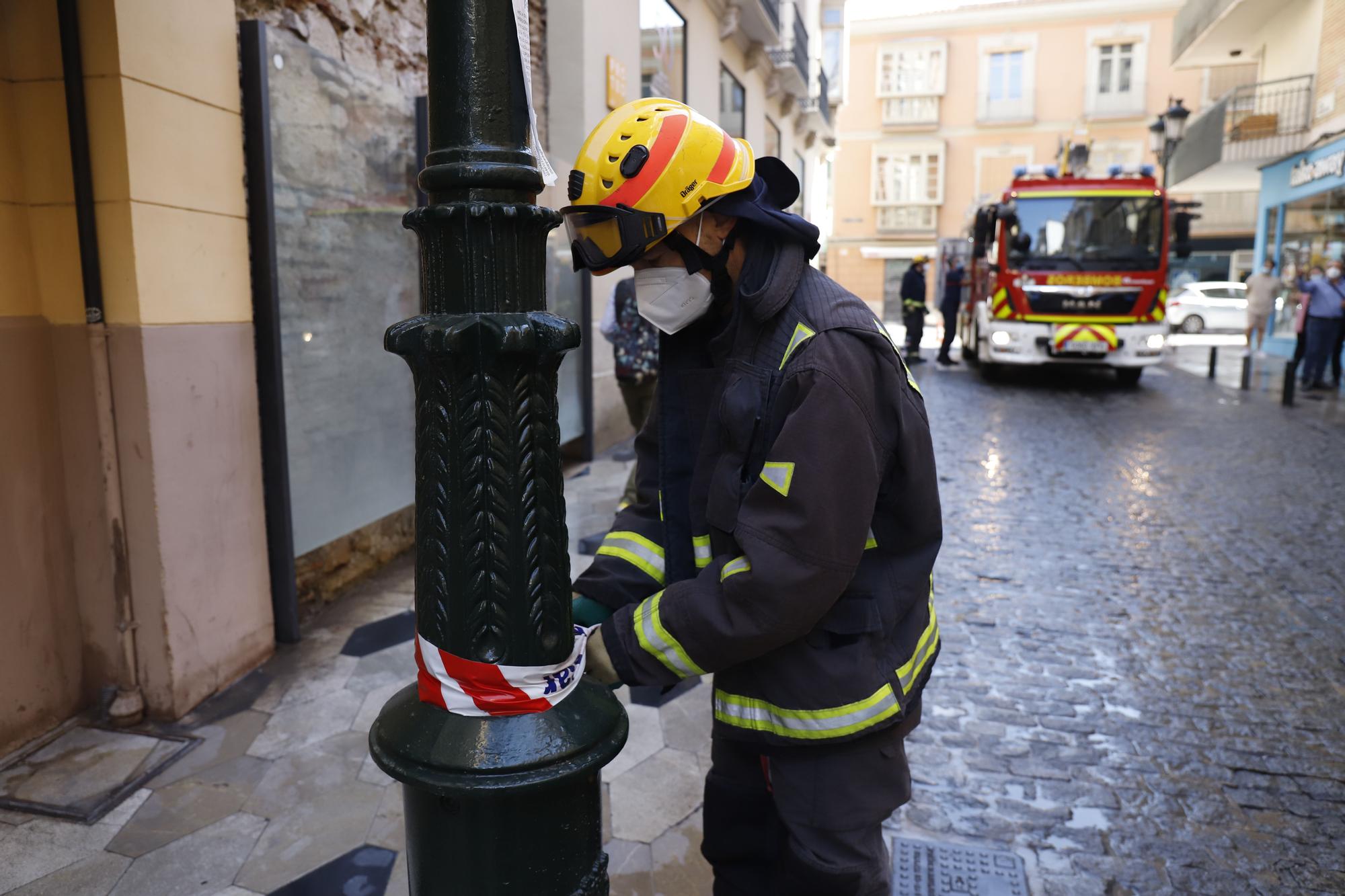 Así ha quedado el interior de la librería Proteo tras el incendio de la noche del jueves