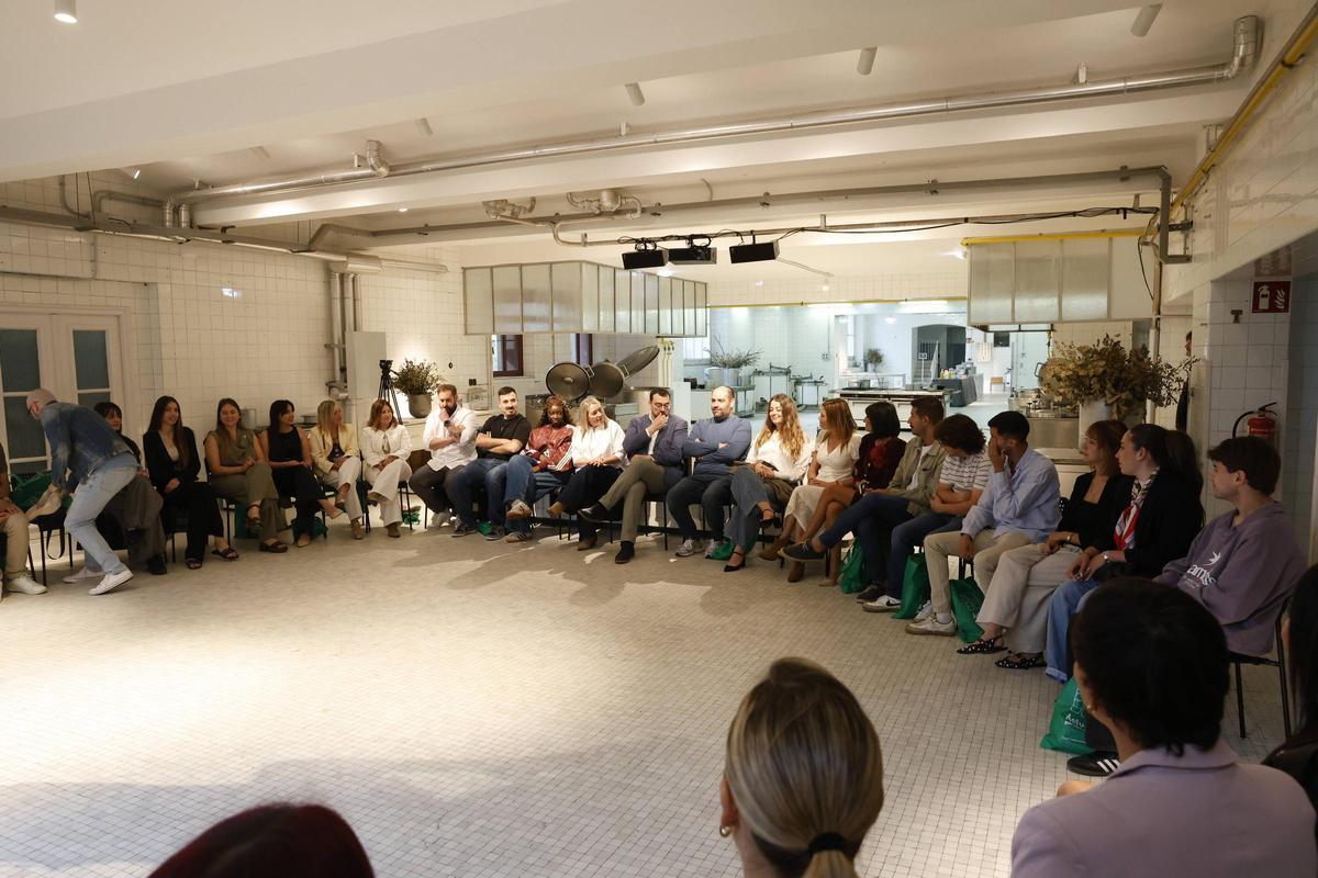 Barbón reúne en Gijón a creadores de contenido de Asturias para escuchar sus propuestas sobre el sector digital