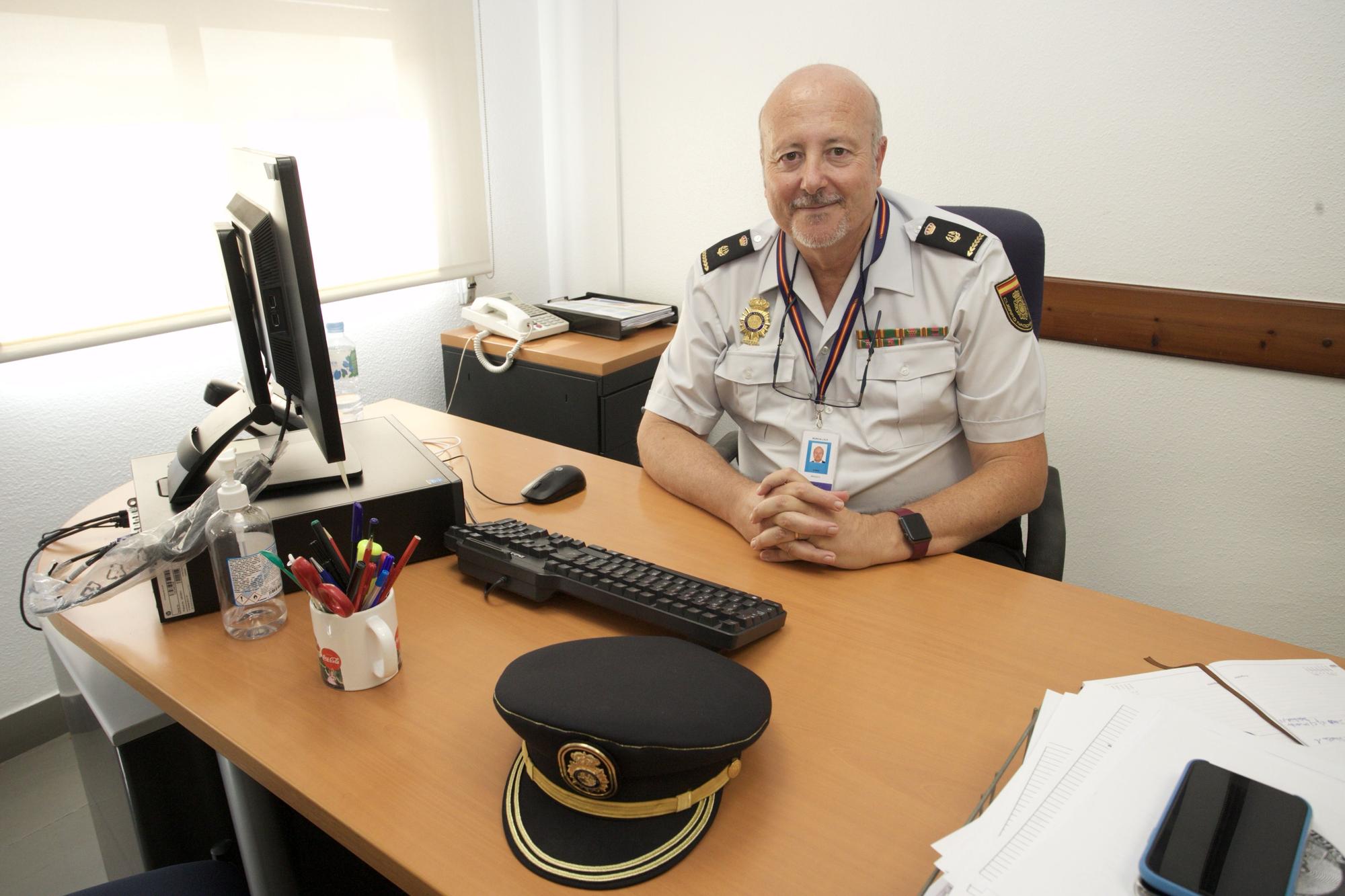 Miguel Carvajal, en su despacho en dependencias de la Policía Nacional en Murcia.