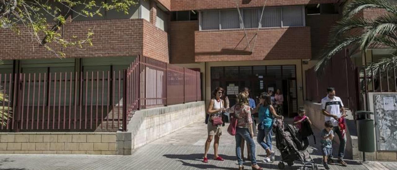 El colegio Baix Vinalopó descubrió ayer el robo, perpetrado durante el fin de semana