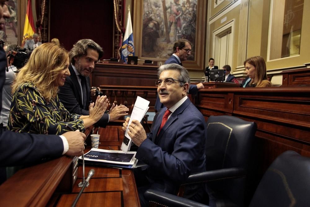 Pleno en el Parlamento de Canarias